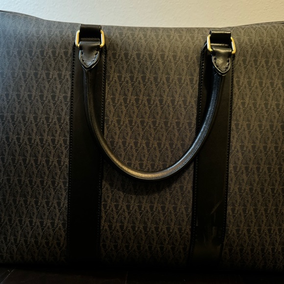 Saint Laurent Toile Monogram -Authenticity Card,Strap, Dustbag,lock/key included - Picture 11 of 16